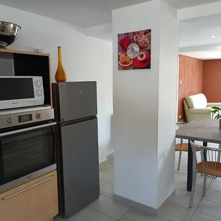 L'echappee Comtoise 2 Etoiles Apartmán *